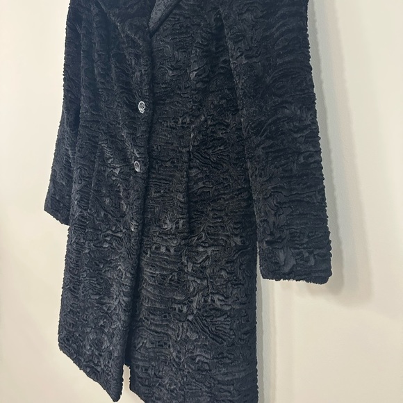 VINTAGE 90’s/Y2K faux Persian shearling BEBE 
Coat size Small
Satin lined 
EUC - Picture 8 of 14